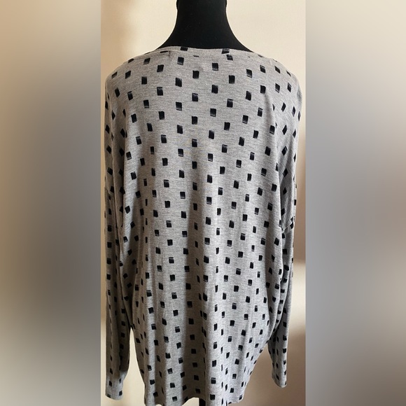 Women’s long sleeve top. Size Extra Large - Picture 6 of 6